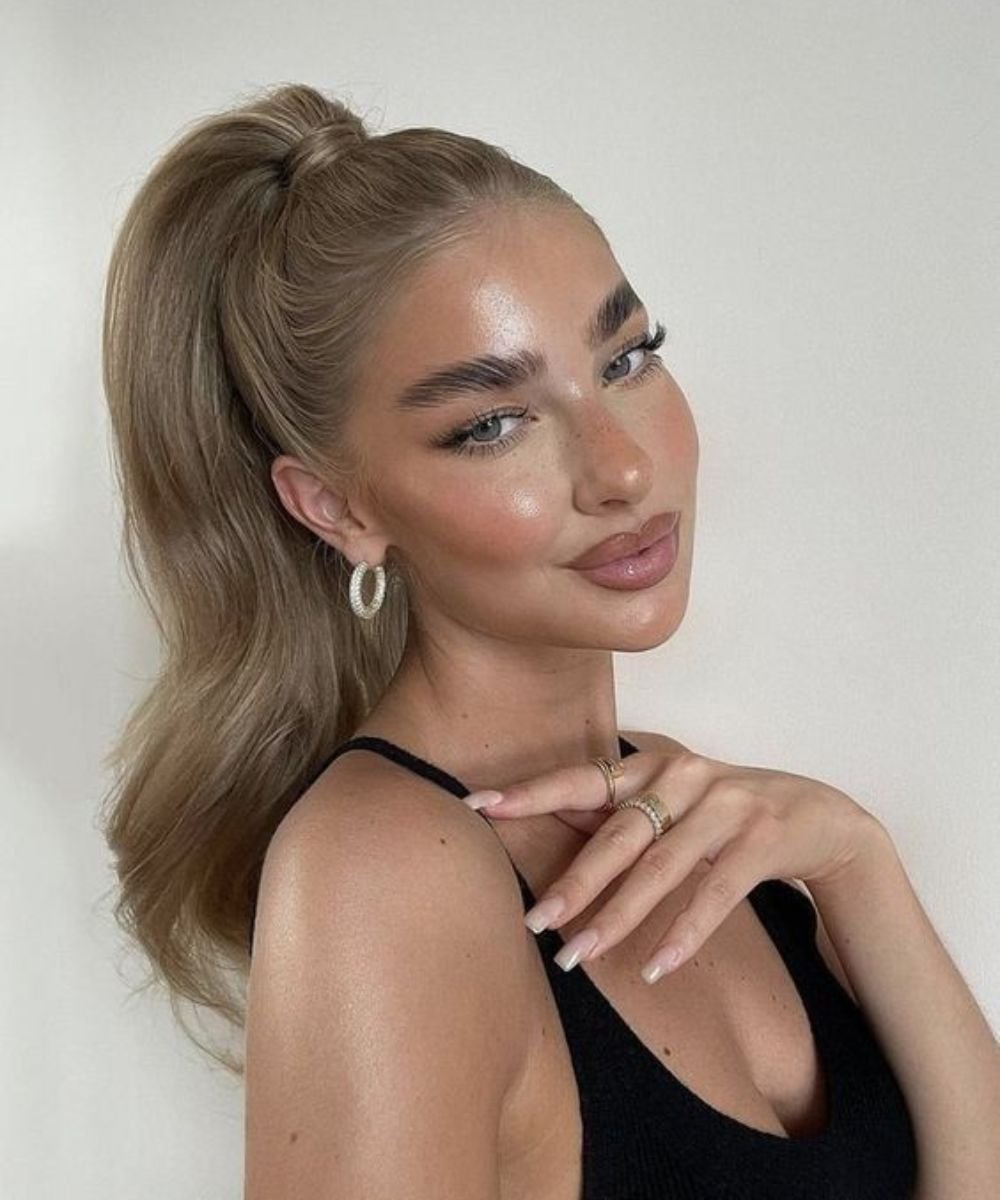 Penteados Elegantes para Disfarçar a Raiz Oleosa em 5 Minutos