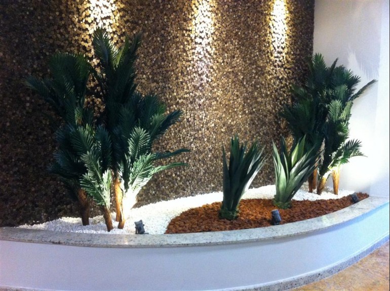 ideias de decoração com plantas artificiais para sala pequena