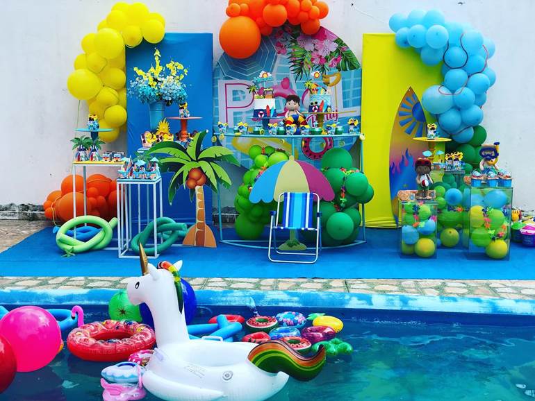 pool party decoração com balões simples
