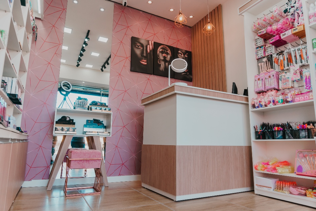 erros comuns ao montar loja de maquiagem pequena