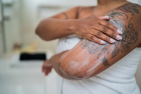 melhor hidratante para tatuagem nova