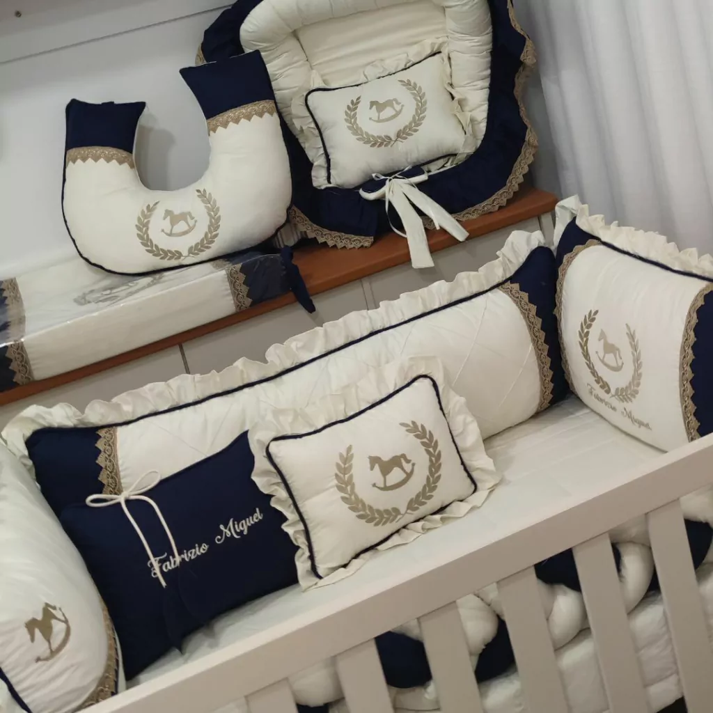 quarto de bebe azul marinho