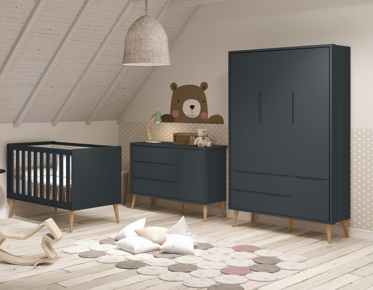 quarto de bebe com moveis escuros