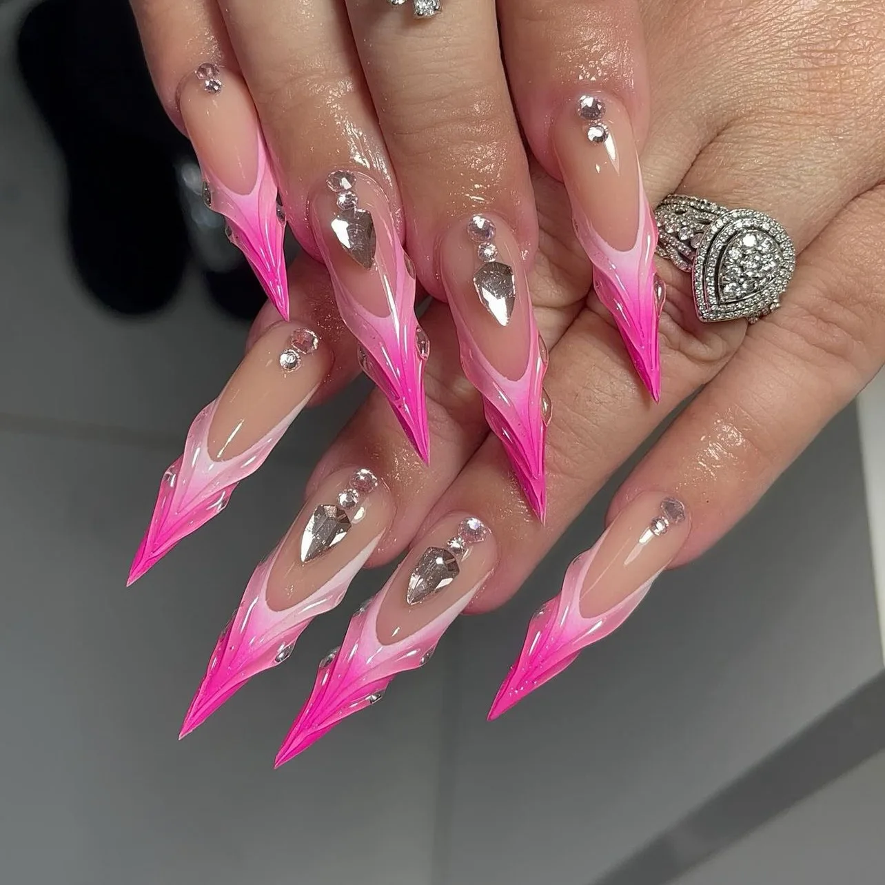50 ideias unhas stiletto rosa decoradas