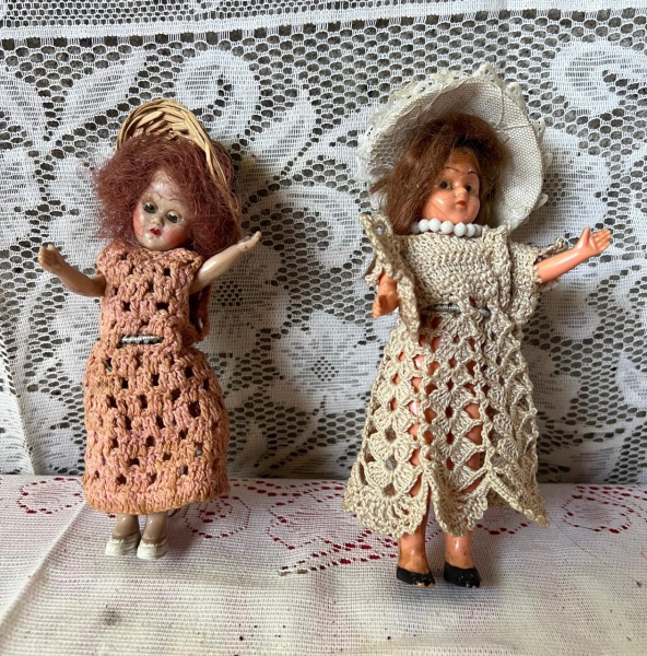 roupa de boneca de crochê