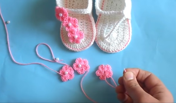 sandalinha de crochê