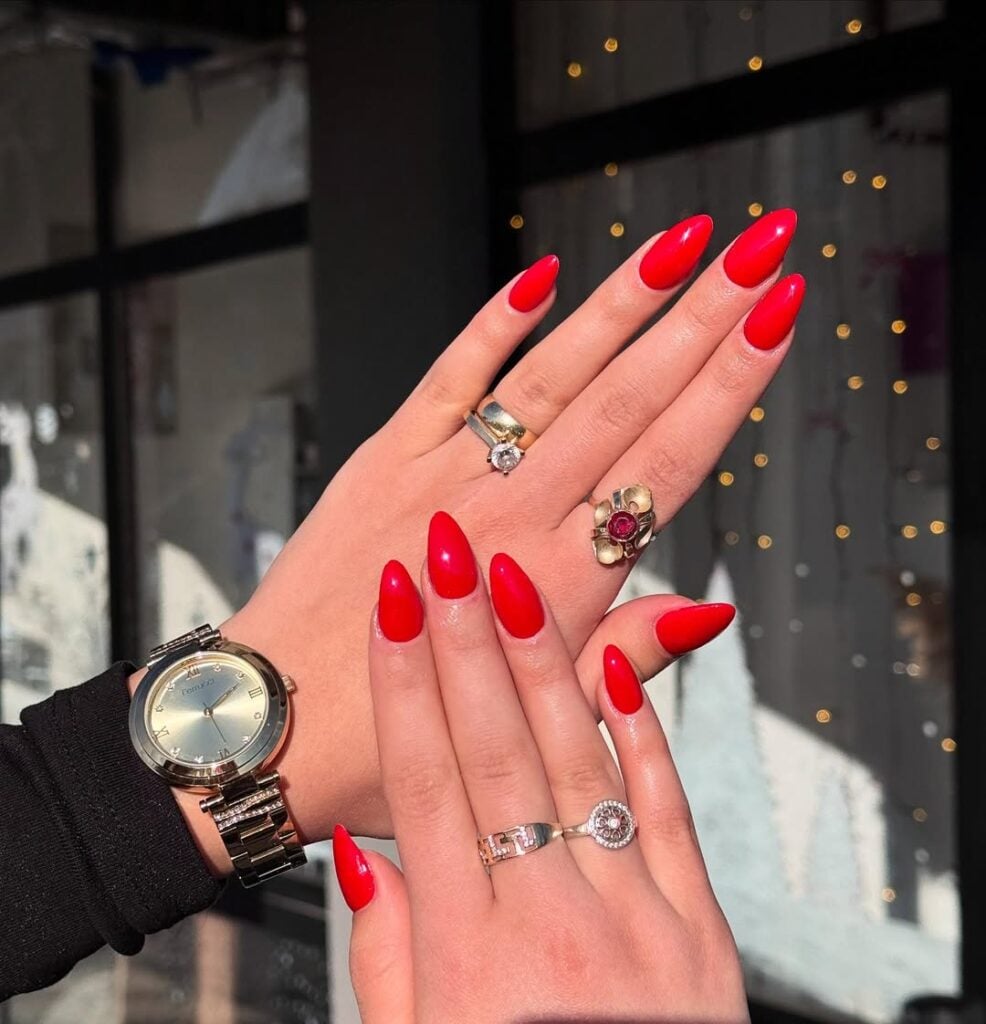 como fazer filha única com glitter em unha de gel vermelha