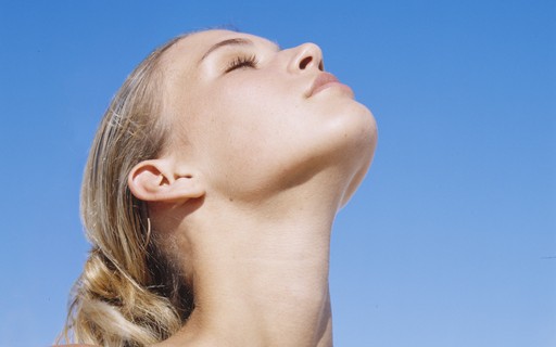 Guia Completo de Ingredientes Anti-idade para Pescoço e Colo