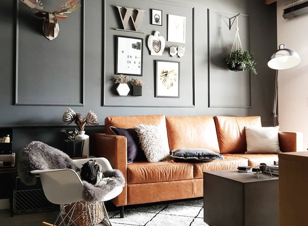 ideias de decoração com sofá caramelo para sala pequena