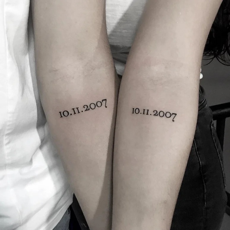 tatuagem data fineline