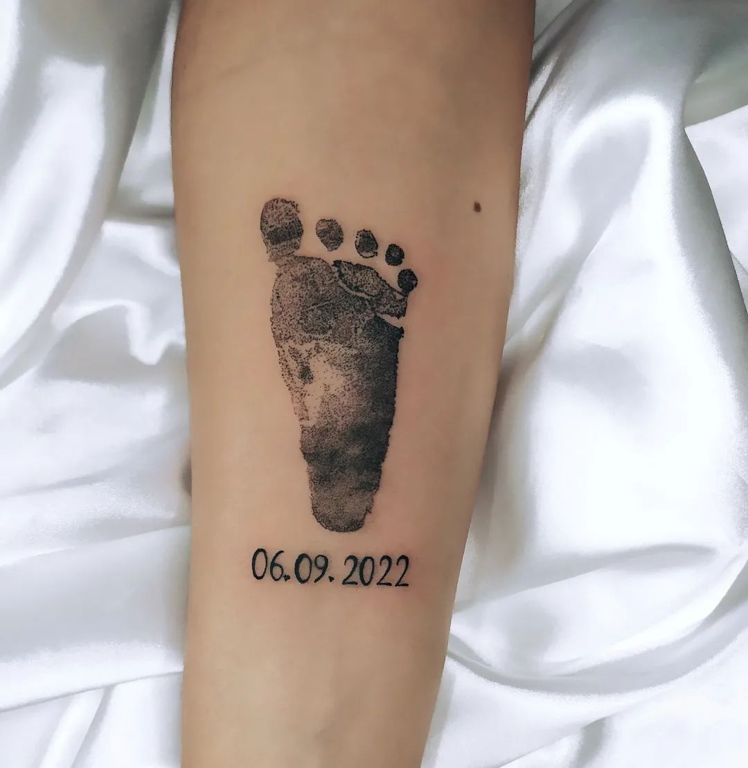 tatuagem data minimalista