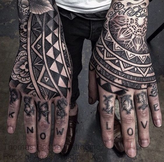 desbotamento tatuagem mão