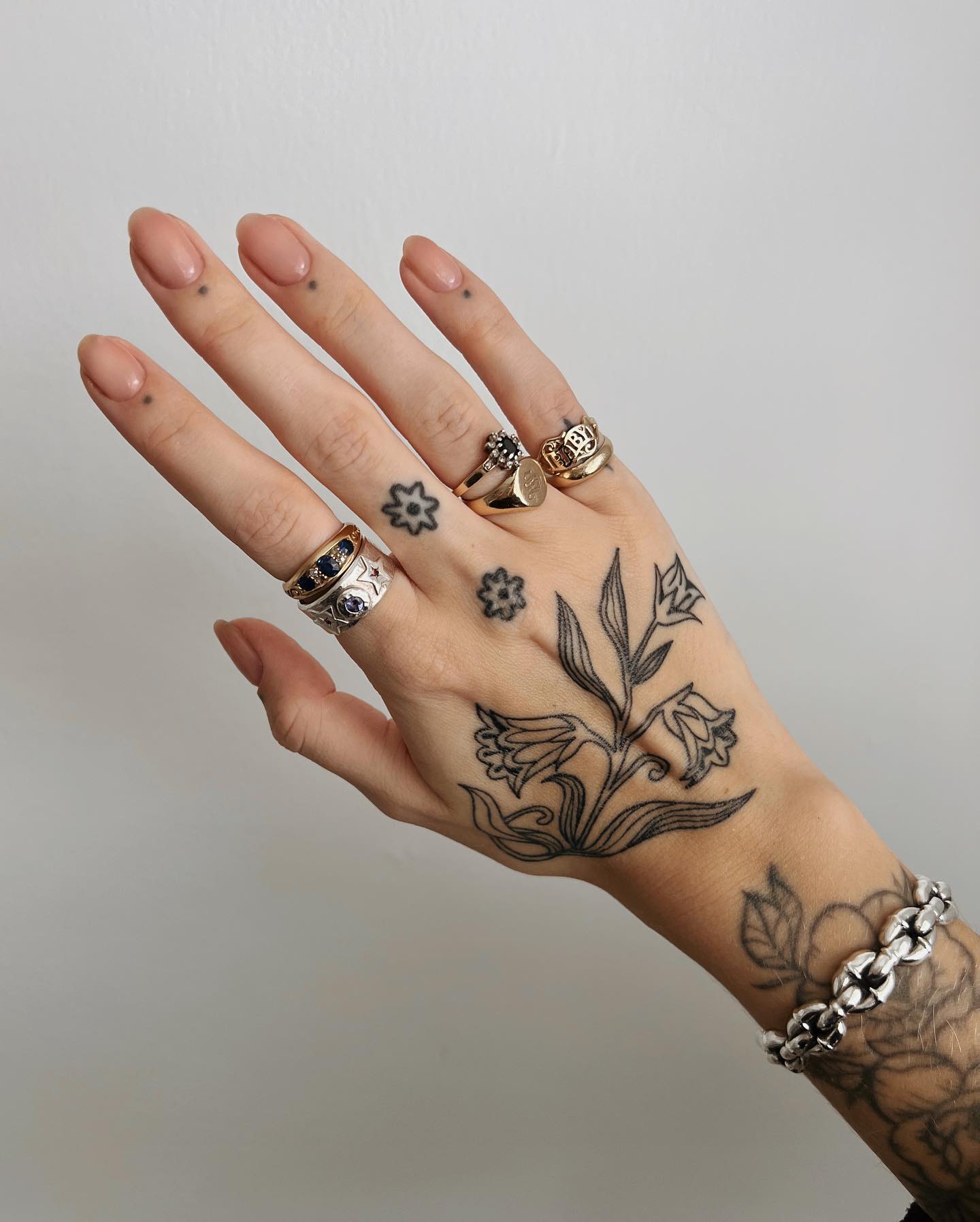retoque tatuagem mão