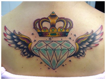 tatuagem diamante pequena