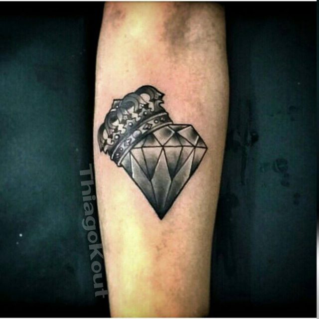 tatuagem diamante braço