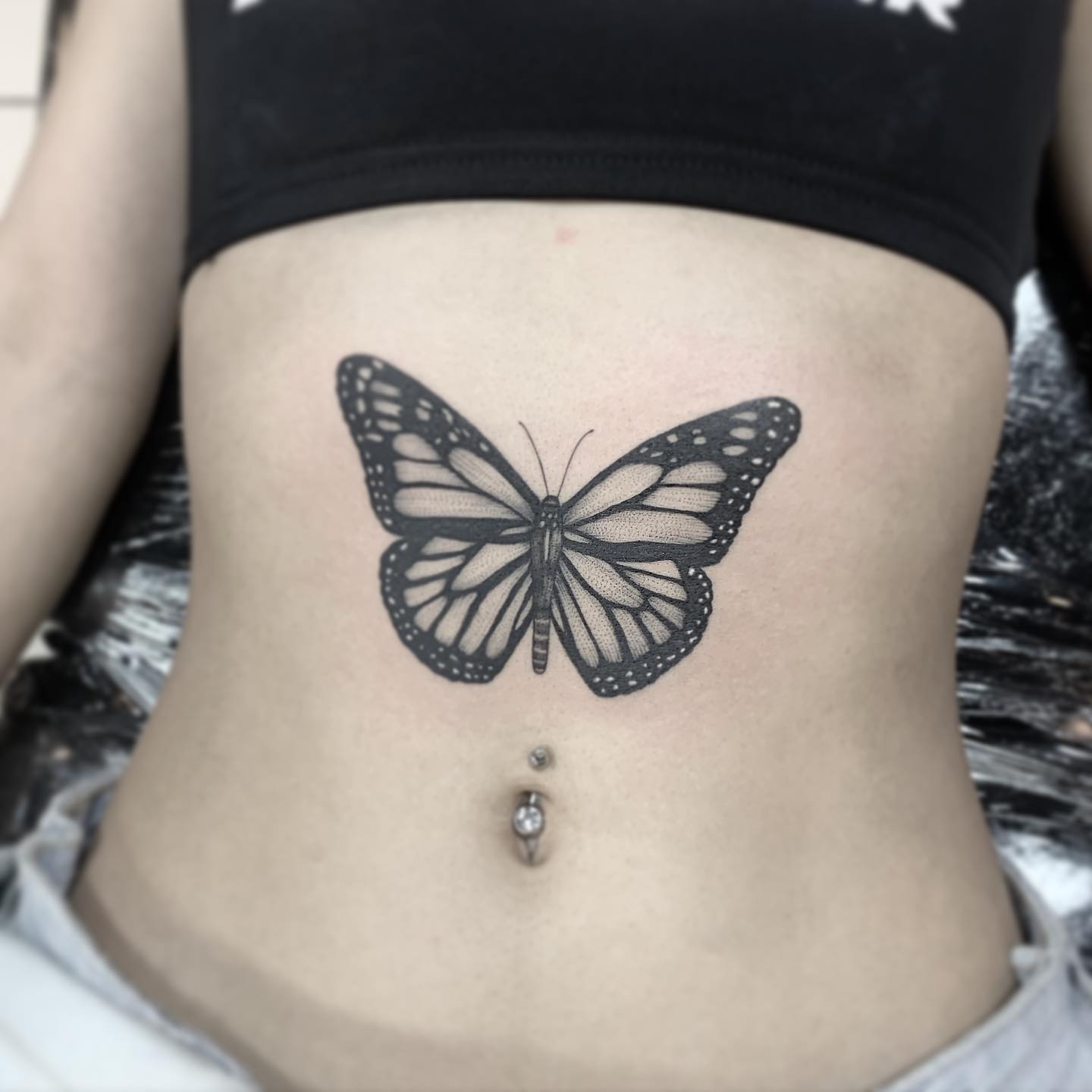 tatuagem feminina barriga fases da lua