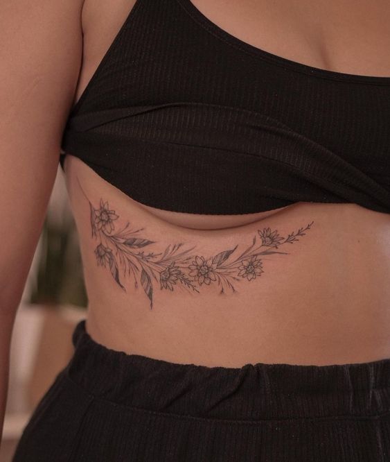 tatuagem feminina barriga pontilhismo