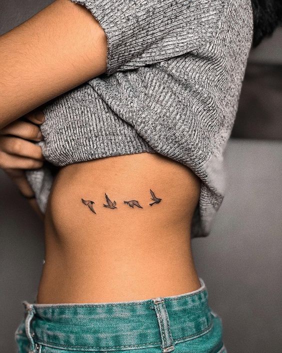 tatuagem de frase na costela significado