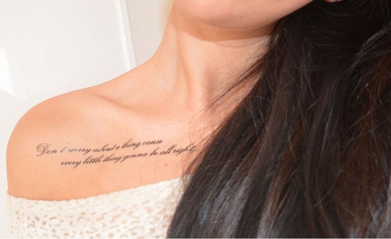 tatuagem feminina ombro frases de força