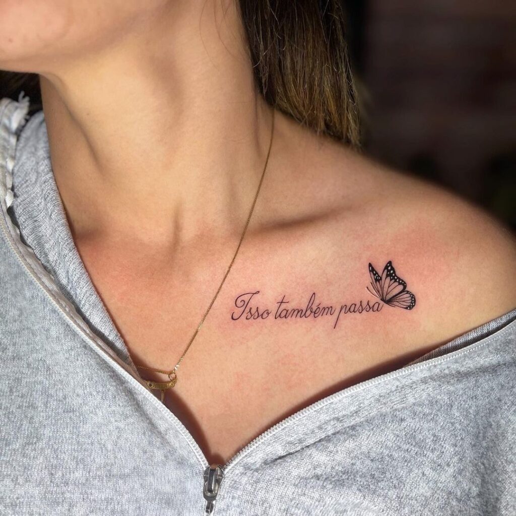 tatuagem feminina ombro frases fineline