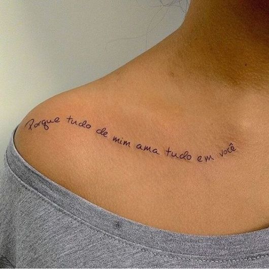 tatuagem feminina ombro frases de amor próprio