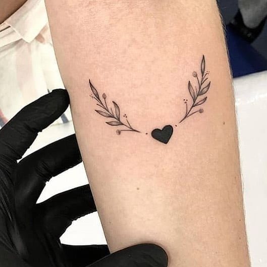 tatuagem de borboleta pequena feminina