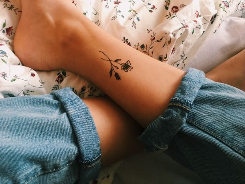 tatuagem geométrica pequena feminina