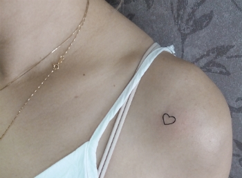 tatuagem fineline feminina