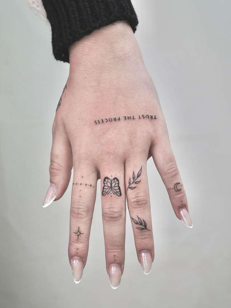 tatuagem fineline feminina