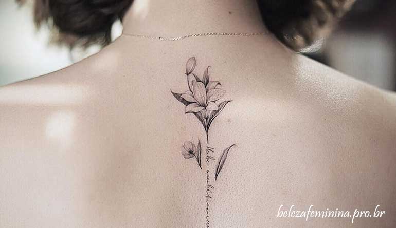tatuagem pequena no ombro feminina