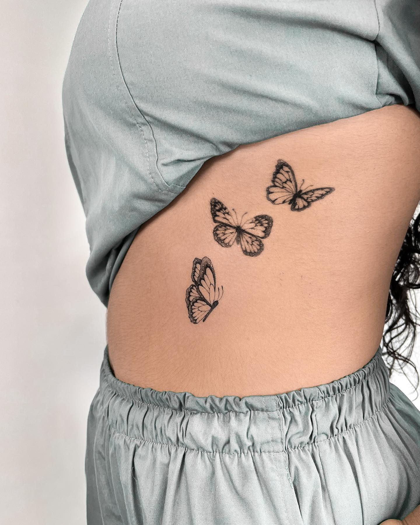 tatuagem pequena no dedo feminina