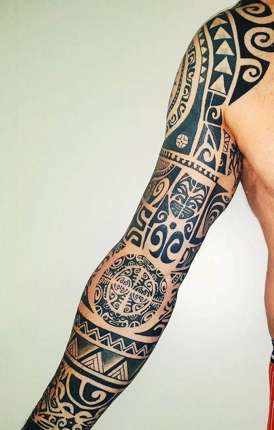 significado tatuagem maori braço