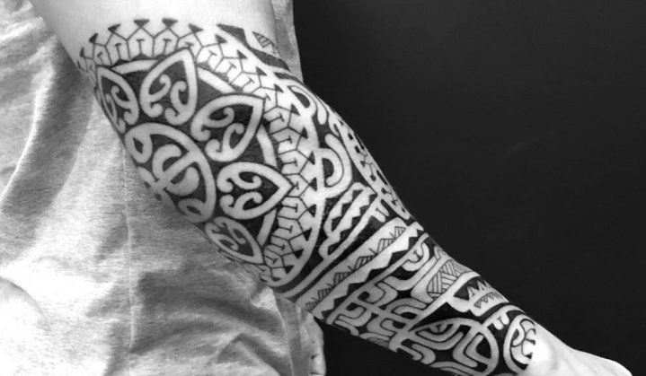 tatuagem maori simples braço