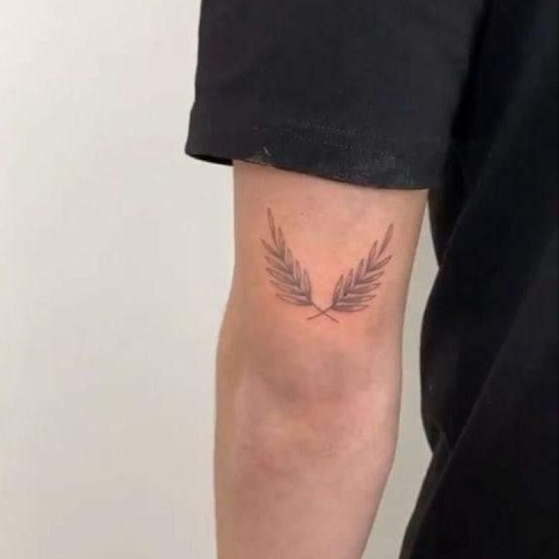 tatuagem masculina pequena na mão