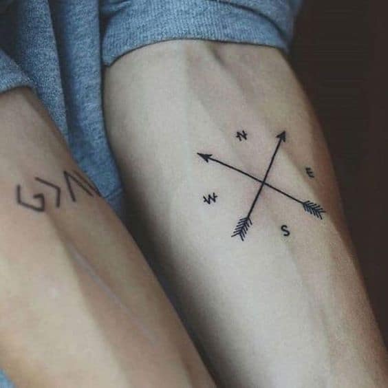 tatuagem masculina pequena na mão