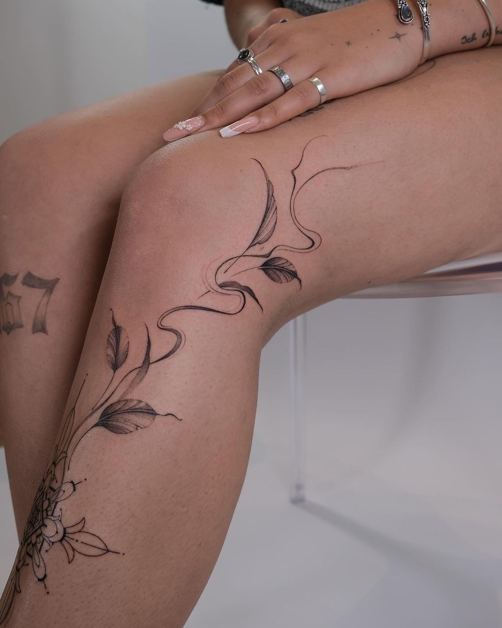tatuagem escrita canela feminina
