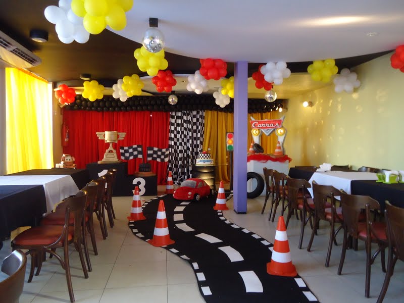 ideias de decoração de quarto infantil tema carros