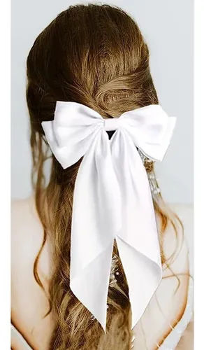 Tendência de acessórios de cabelo com laços gigantes