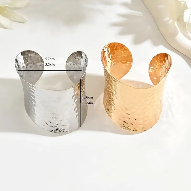 Tendência de acessórios de metal martelado