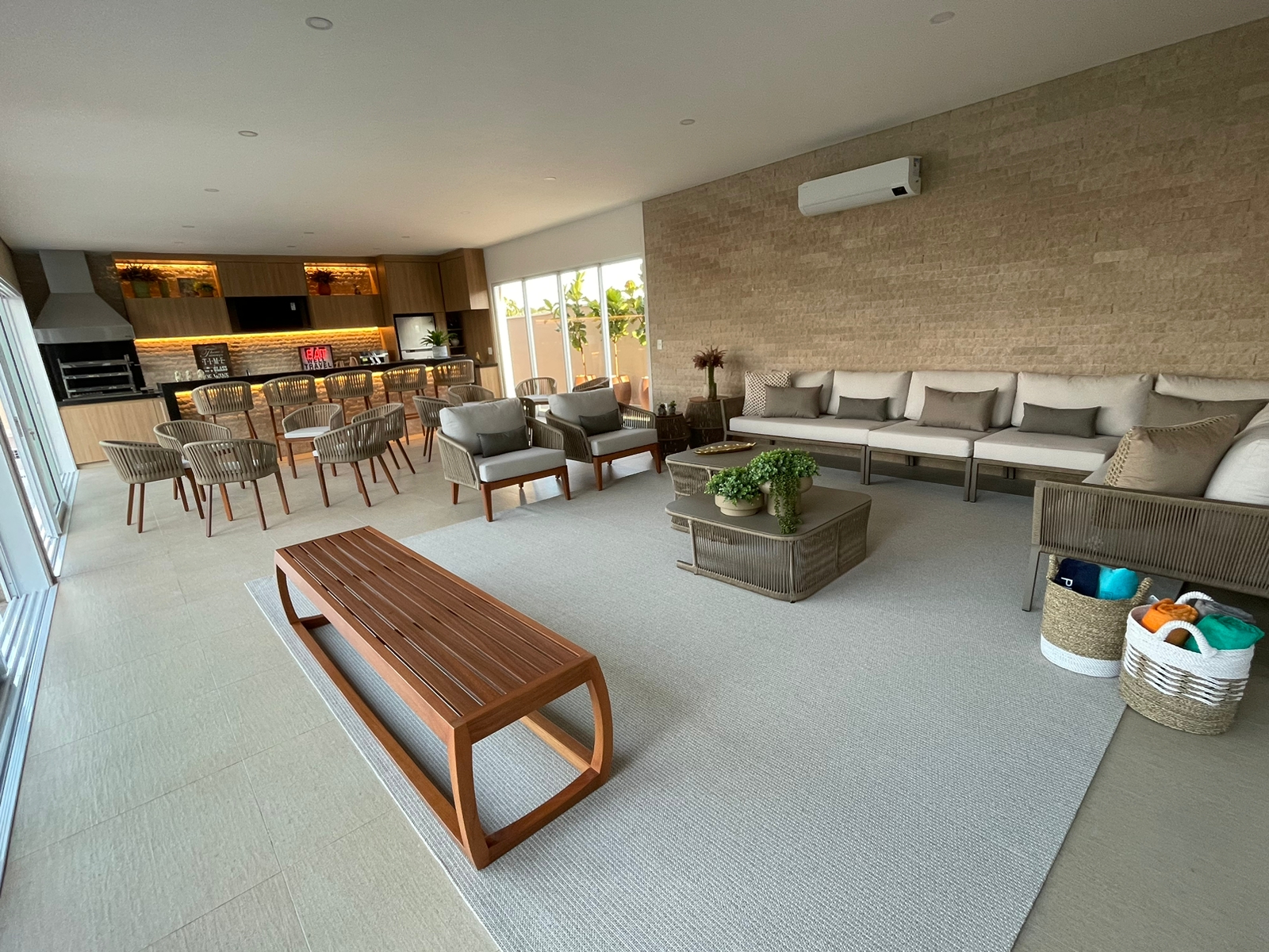 Tendência de áreas gourmet integradas com a sala