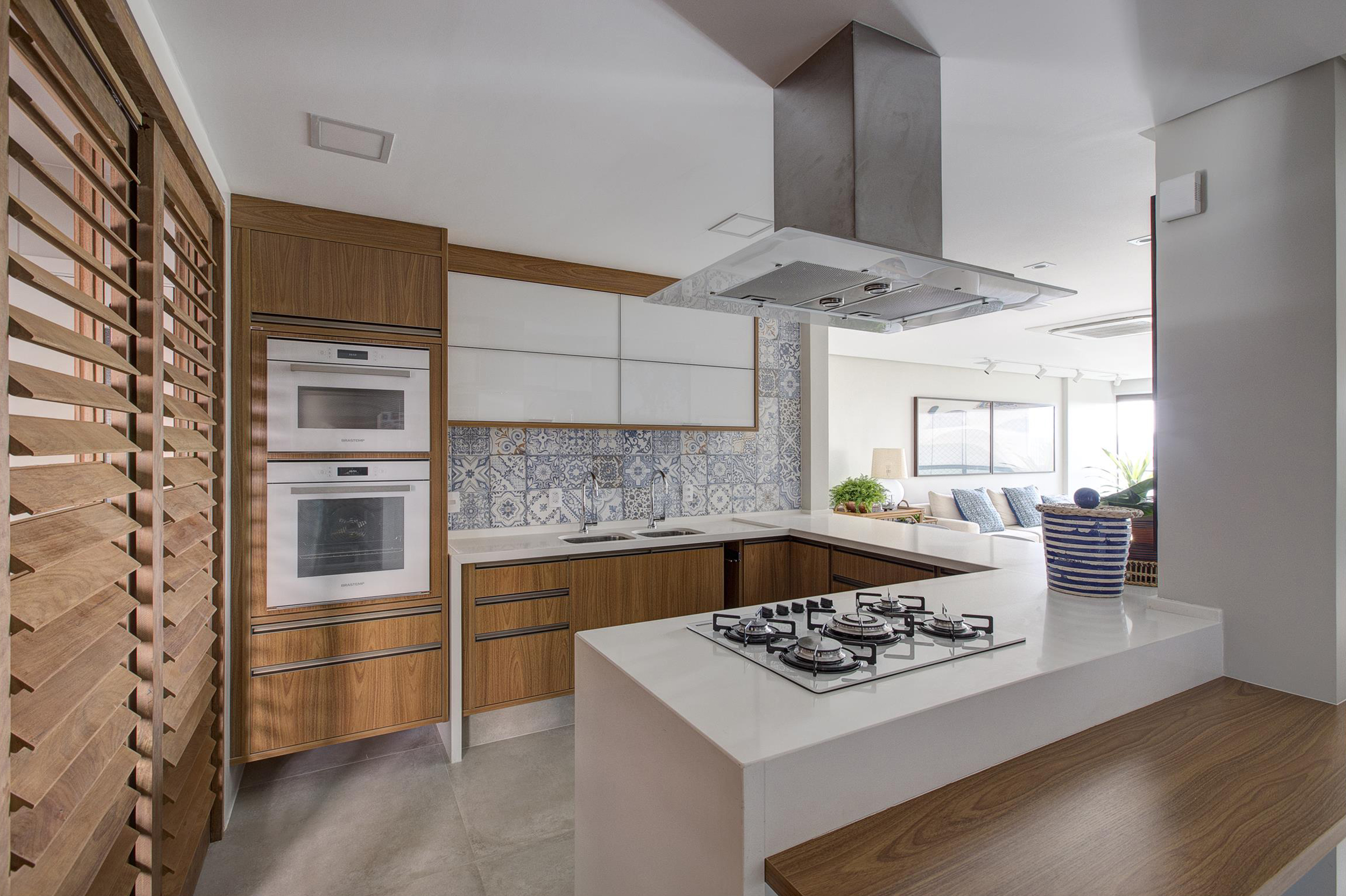 Quartzo vs Mármore: Qual a Melhor Escolha para Sua Cozinha?