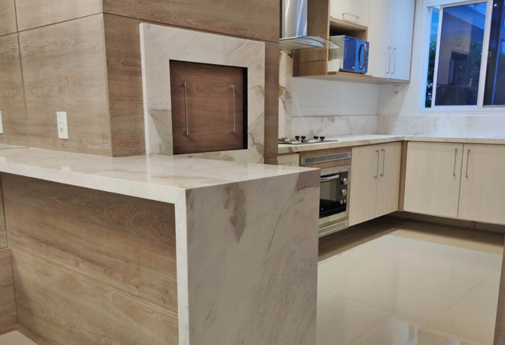 Quartzo vs Mármore: Qual a Melhor Escolha para Sua Cozinha?