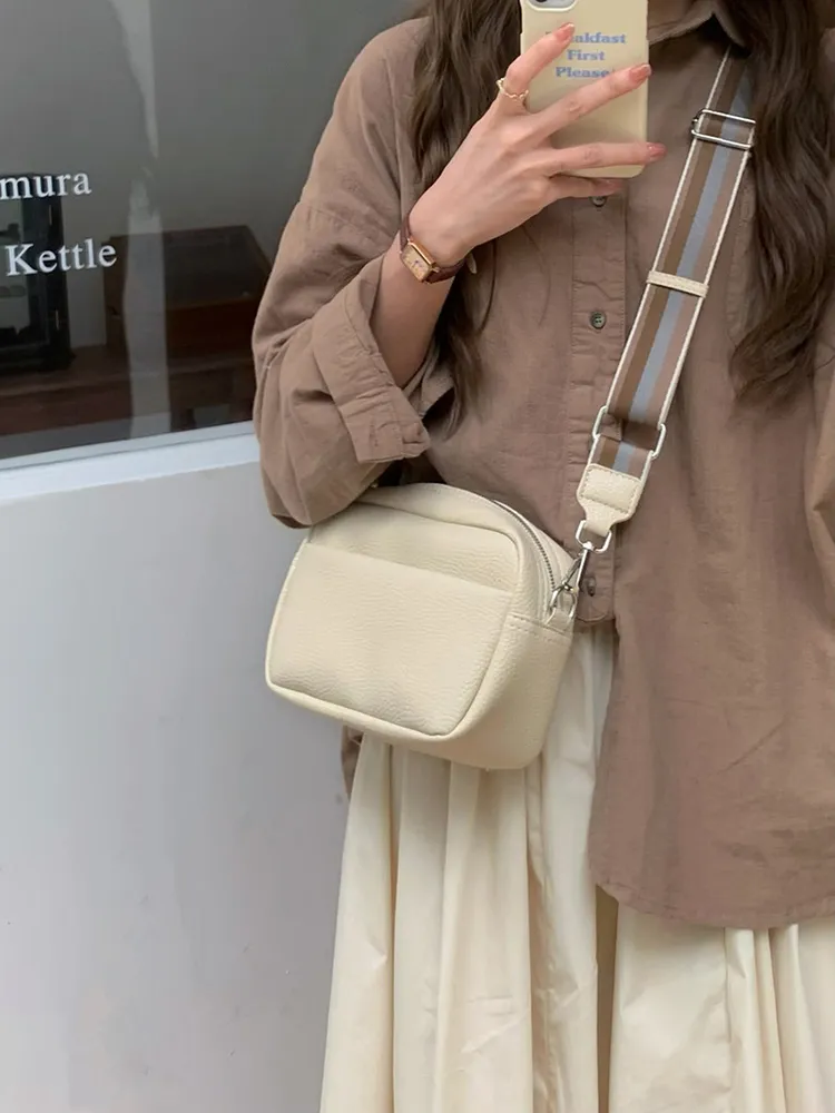 Bolsas de Ombro Pequenas: O Retorno do Estilo Y2K e Como Adotar