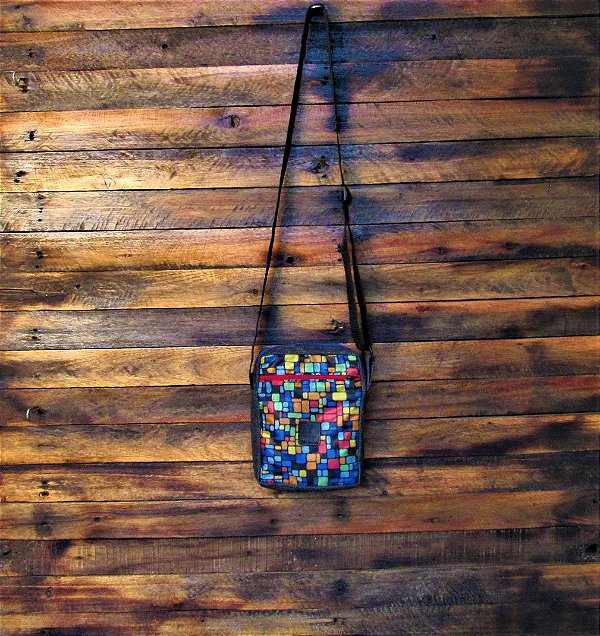 Tendência de bolsas de ombro pequenas (anos 90)