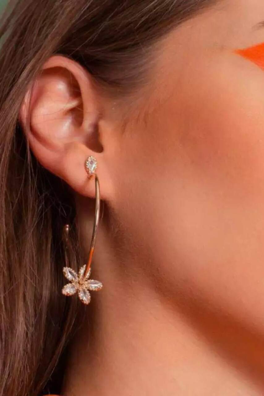 Brincos 2 em 1: A Versatilidade das Argolas com Pingentes Removíveis