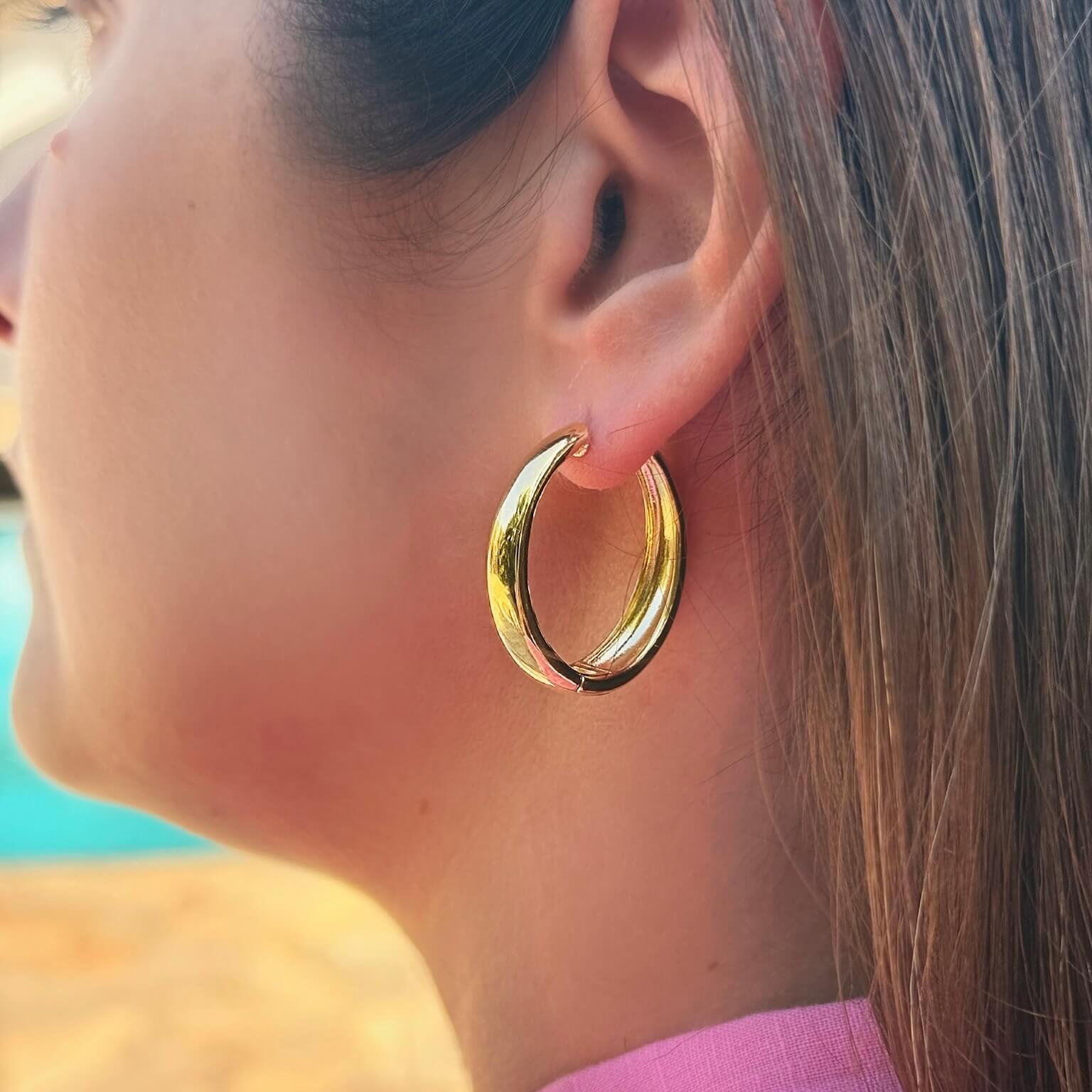 modelos de argolas douradas grandes