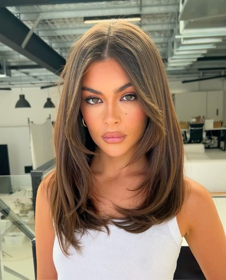 Tendência de cortes de cabelo médio: do Long Bob ao Shaggy