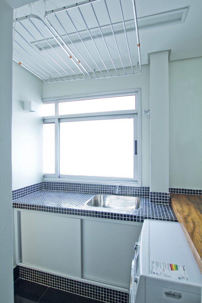 Tendências de Cores e Acabamentos 2025 para Ambientes Integrados: Cozinha e Lavanderia