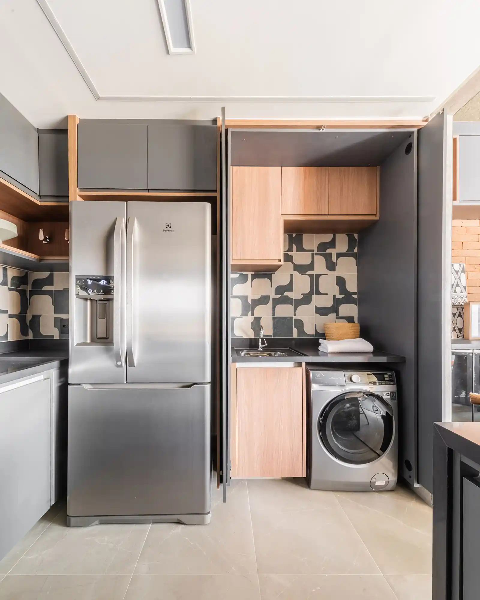 Tendências de Cores e Acabamentos 2025 para Ambientes Integrados: Cozinha e Lavanderia