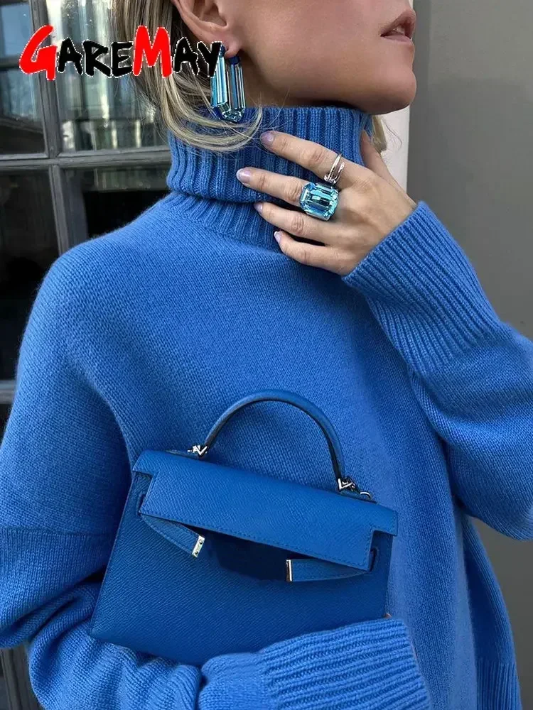 Acessórios Perfeitos para Valorizar Sua Gola Alta: Dicas de Estilo